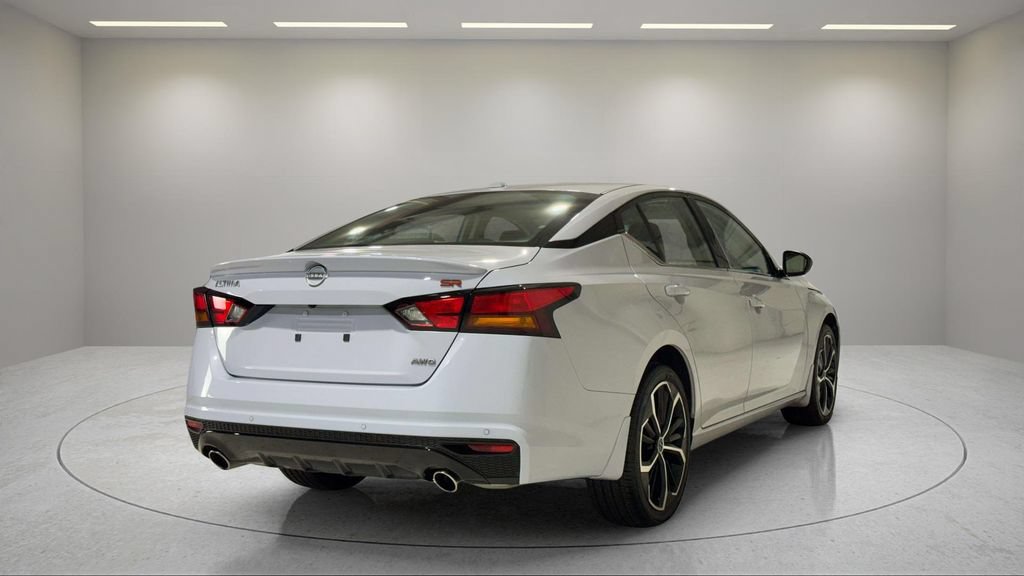 Used 2025 Nissan Altima 2.5 SR w/ SR Premium Package AWD/4WD image 3