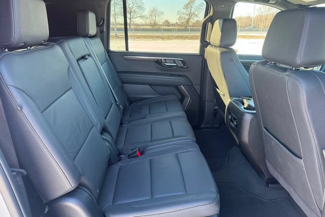 Used 2025 Chevrolet Suburban Z71 AWD/4WD image 17