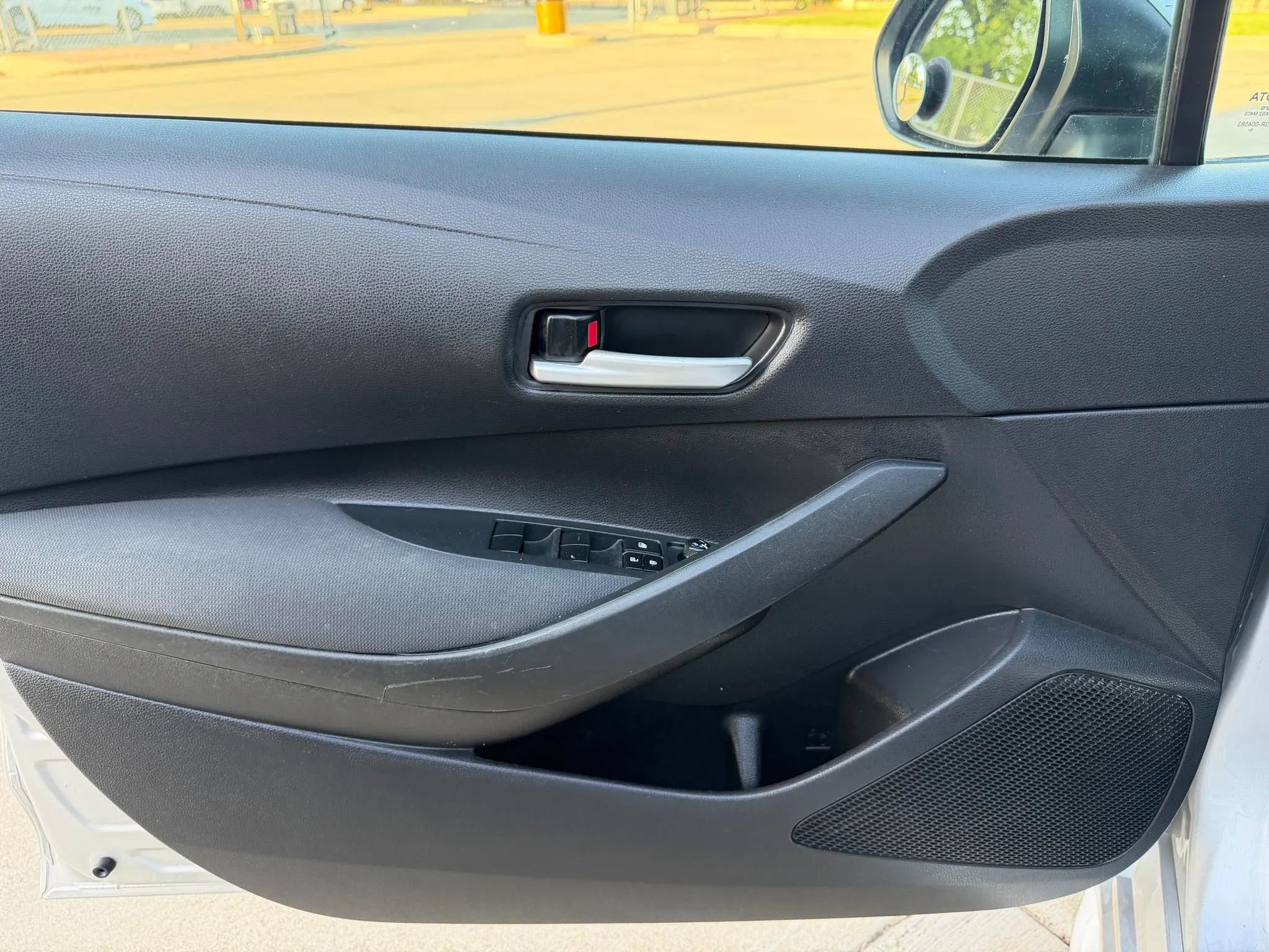 Used 2020 Toyota Corolla LE FWD image 10