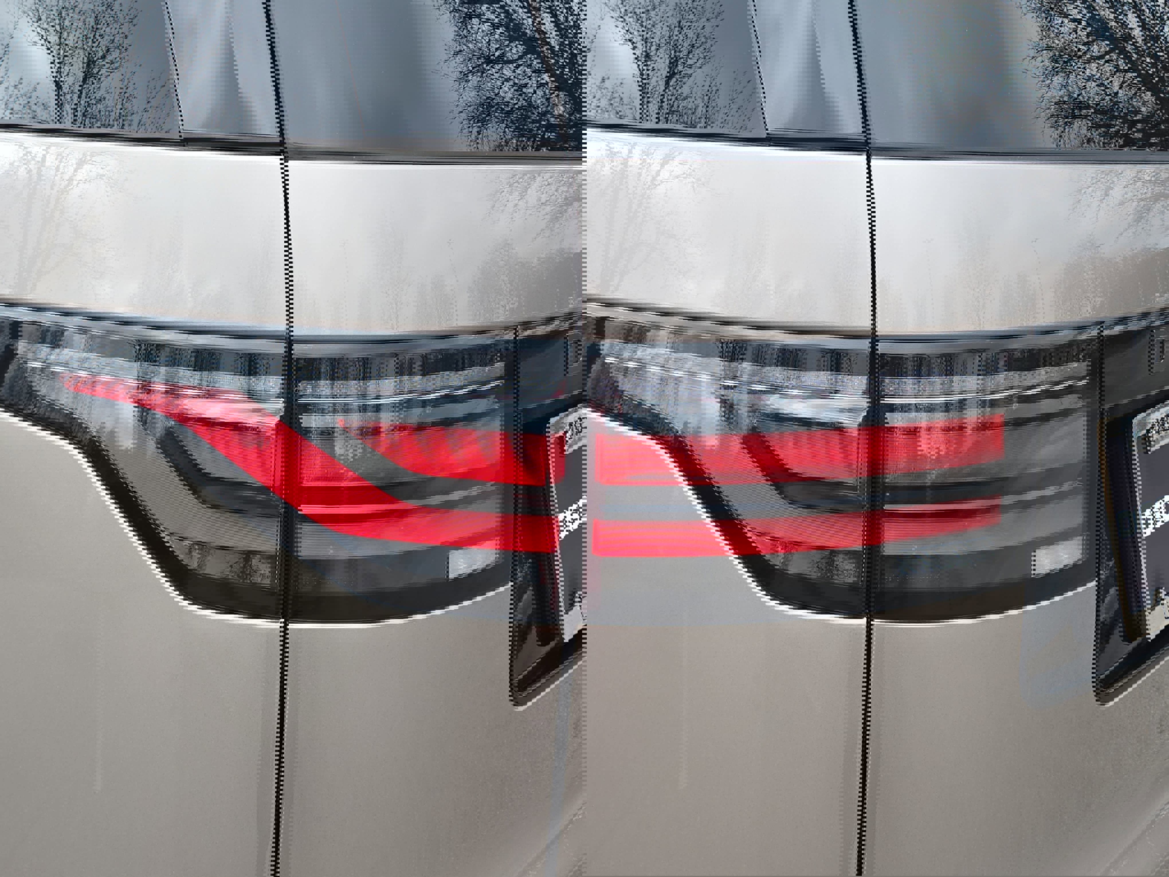 Certified 2025 Land Rover Discovery Dynamic SE image 36