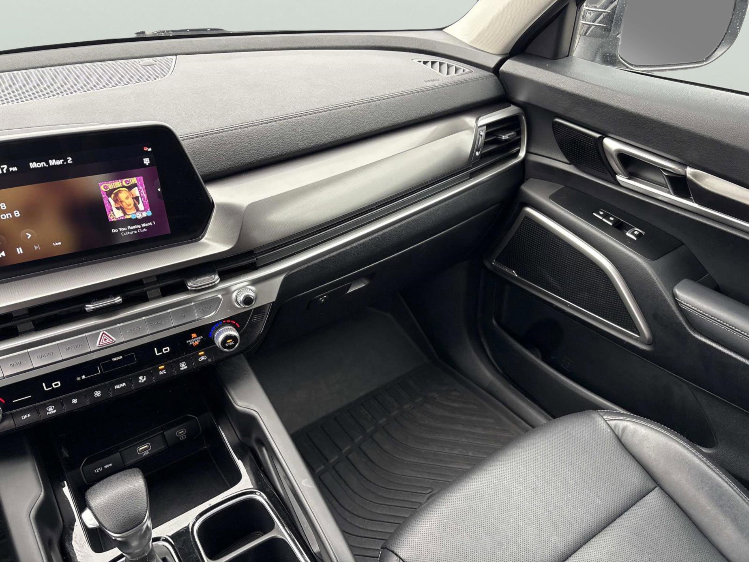 Used 2023 Kia Telluride LX image 14