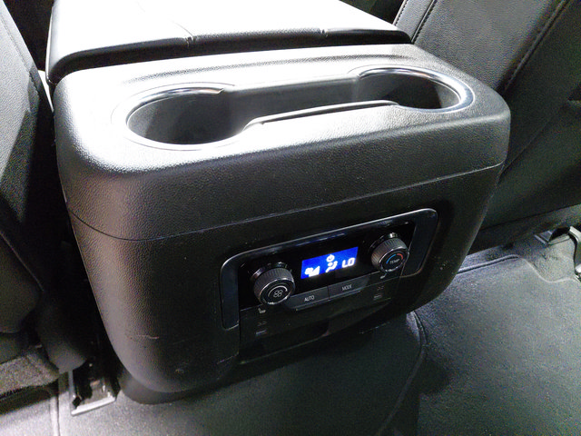 Used 2025 Chevrolet Suburban Premier AWD/4WD image 21