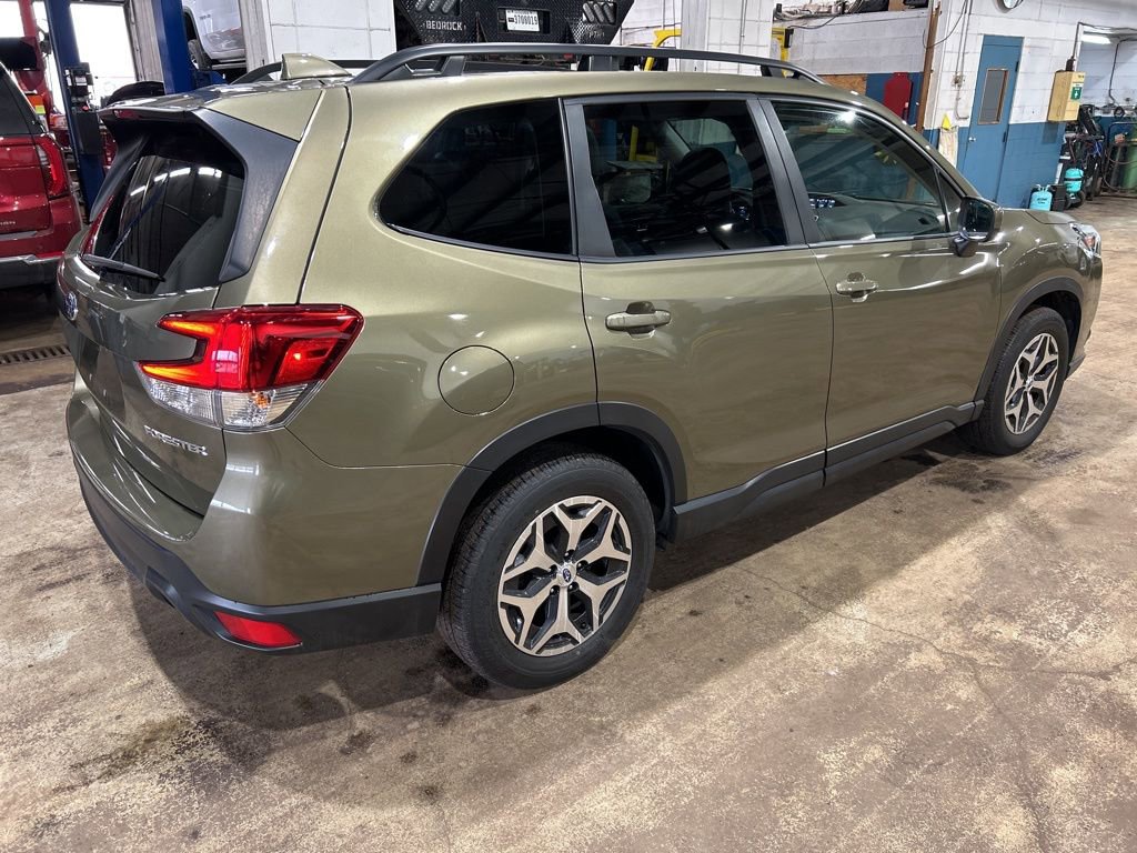 Used 2023 Subaru Forester Premium image 8