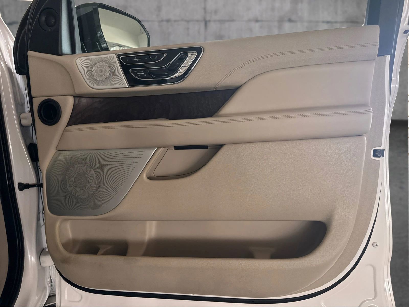 Used 2019 Lincoln Navigator L Reserve w/ Cargo Package AWD/4WD image 21