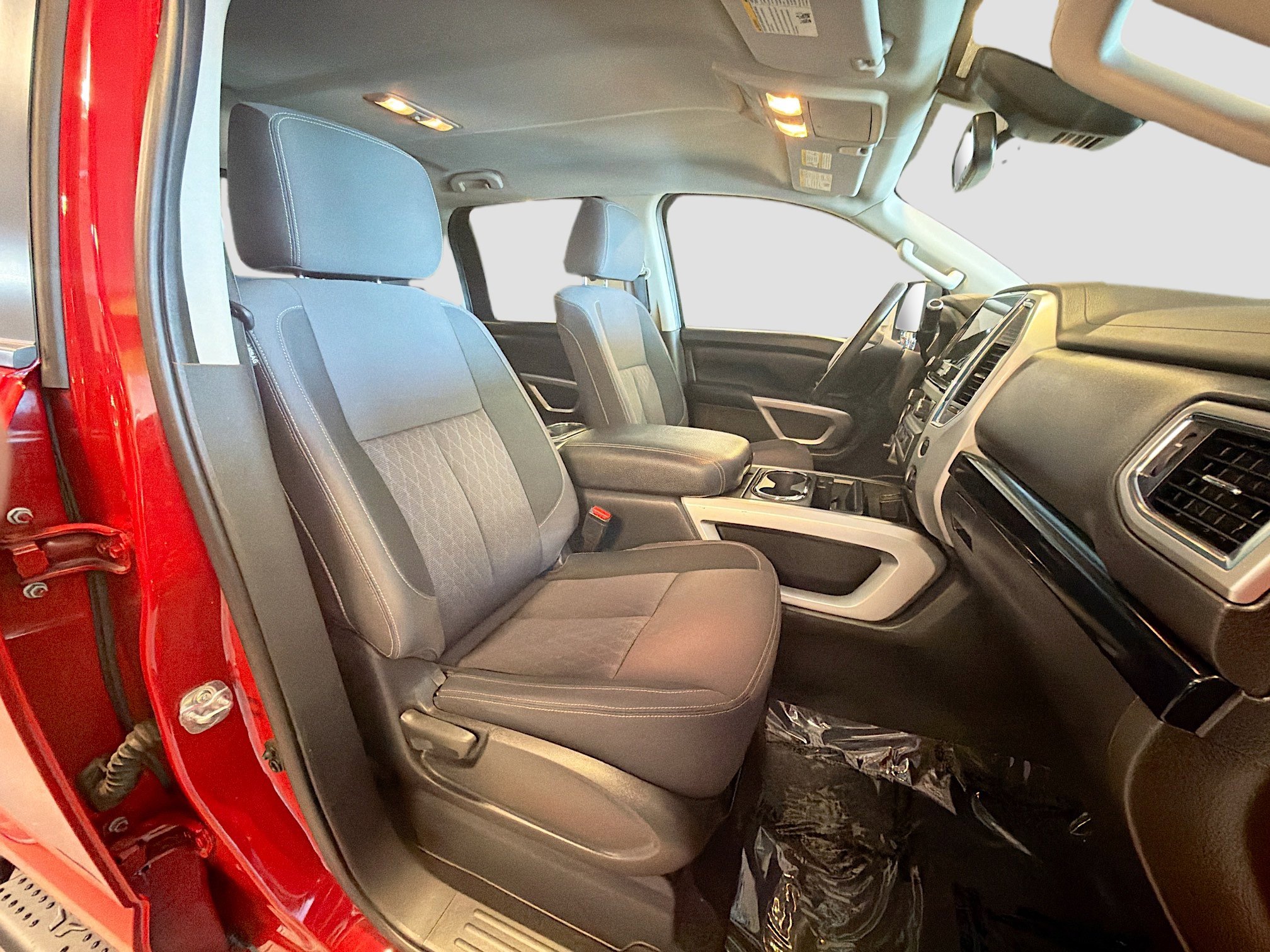 Used 2021 Nissan Titan SV w/ SV Convenience Package image 32