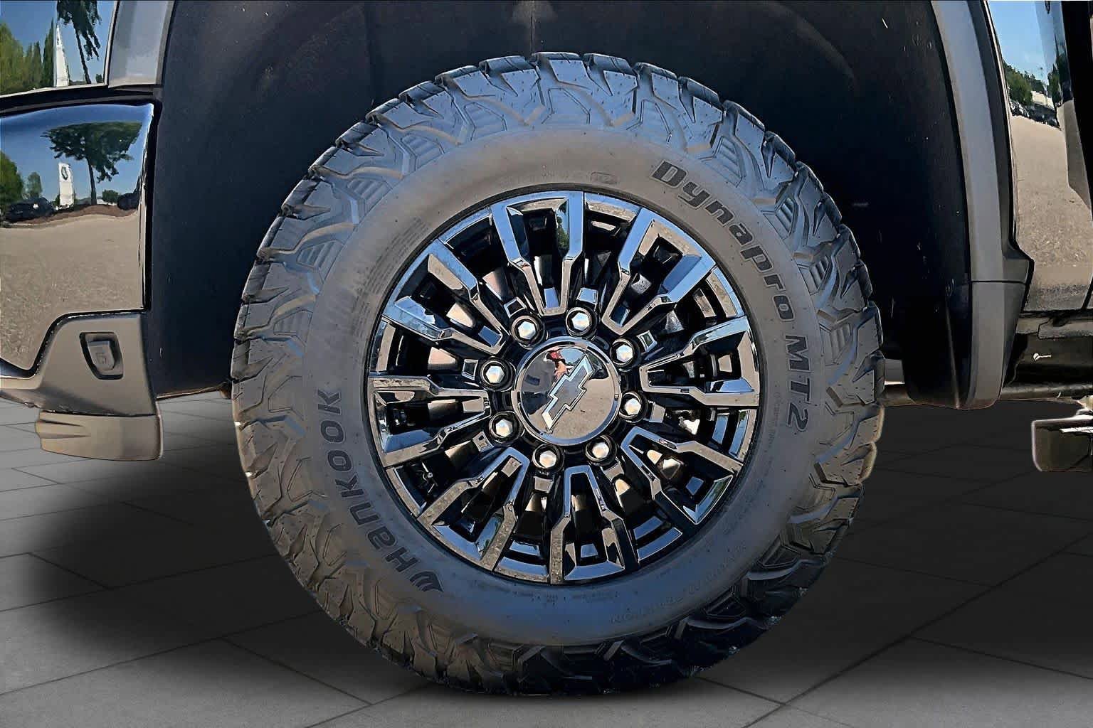 Used 2024 Chevrolet Silverado 2500 LTZ w/ LTZ Plus Package AWD/4WD image 10