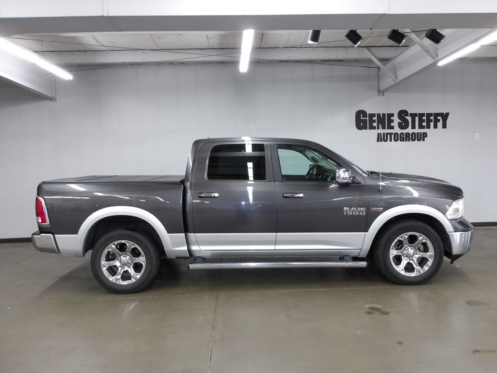 Used 2016 RAM 1500 Laramie AWD/4WD image 3