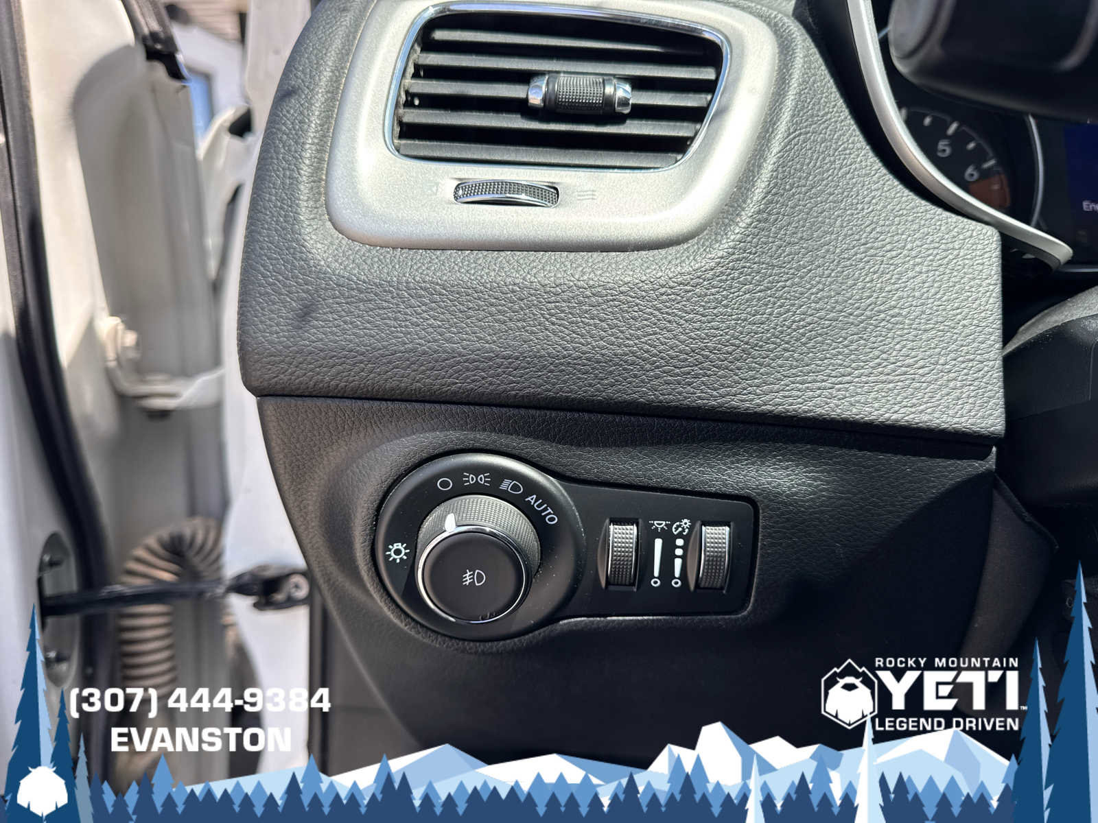 Used 2021 Jeep Compass Latitude AWD/4WD image 25