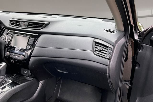 Used 2020 Nissan Rogue SV w/ Sun & Sound Touring Package FWD image 24