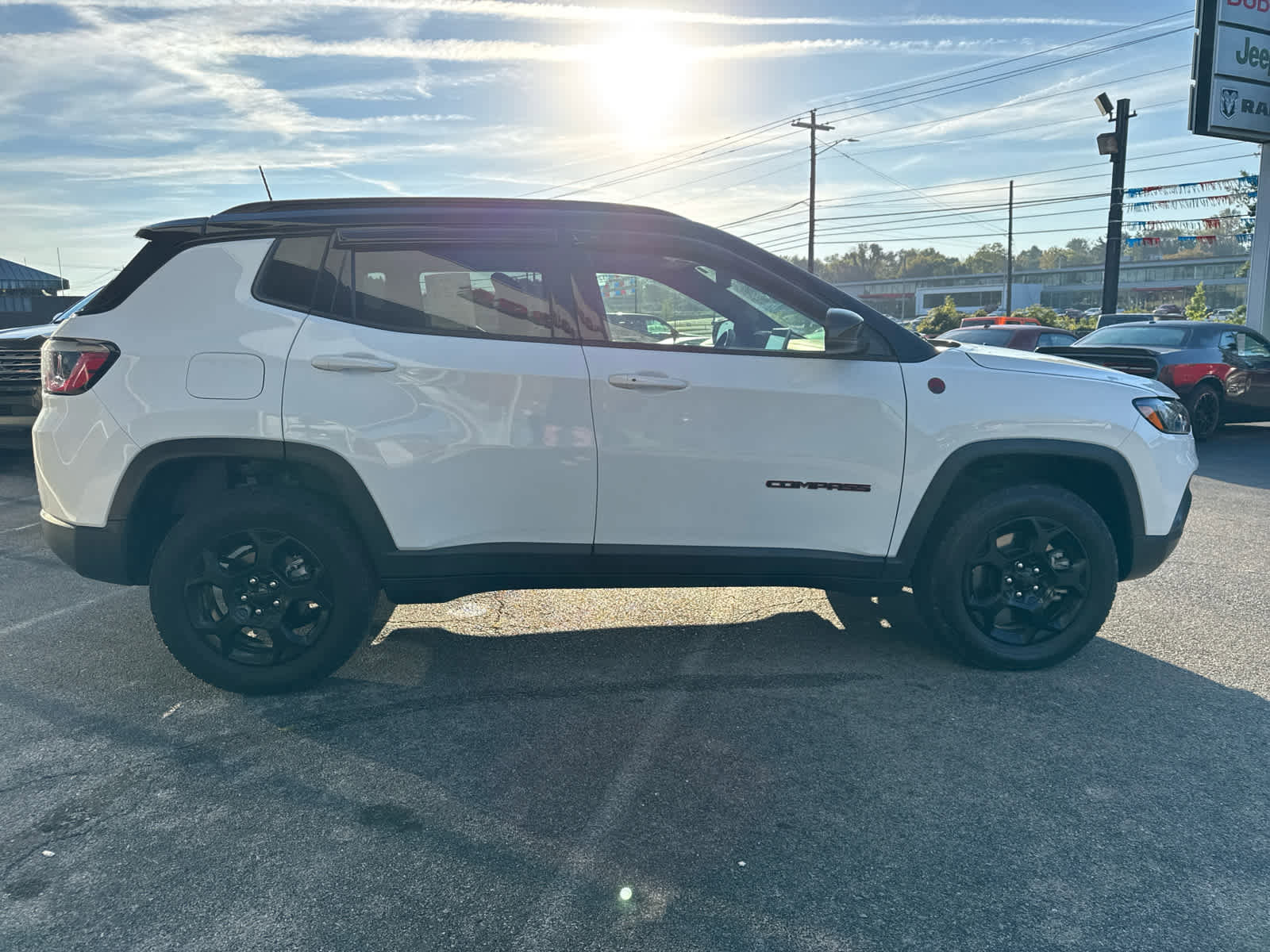 Used 2023 Jeep Compass Trailhawk image 14
