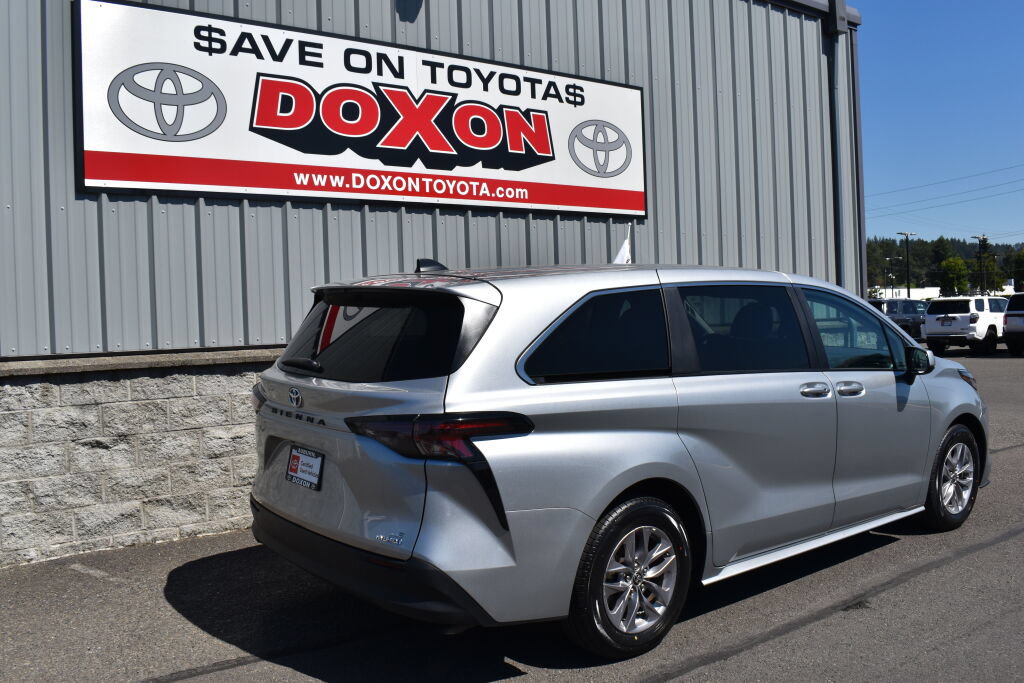 Certified 2024 Toyota Sienna LE AWD/4WD image 5