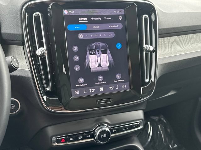 Certified 2025 Volvo XC40 B5 Plus AWD/4WD image 18