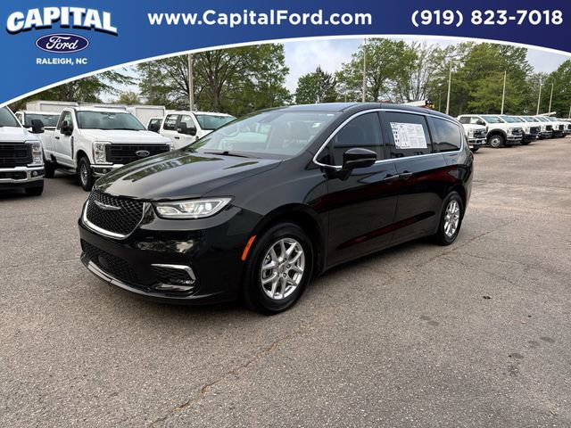 Used 2023 Chrysler Pacifica Touring-L