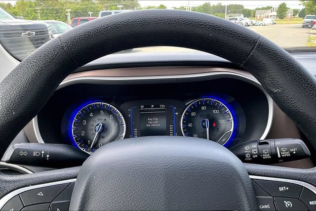 Used 2020 Chrysler Voyager L FWD image 11