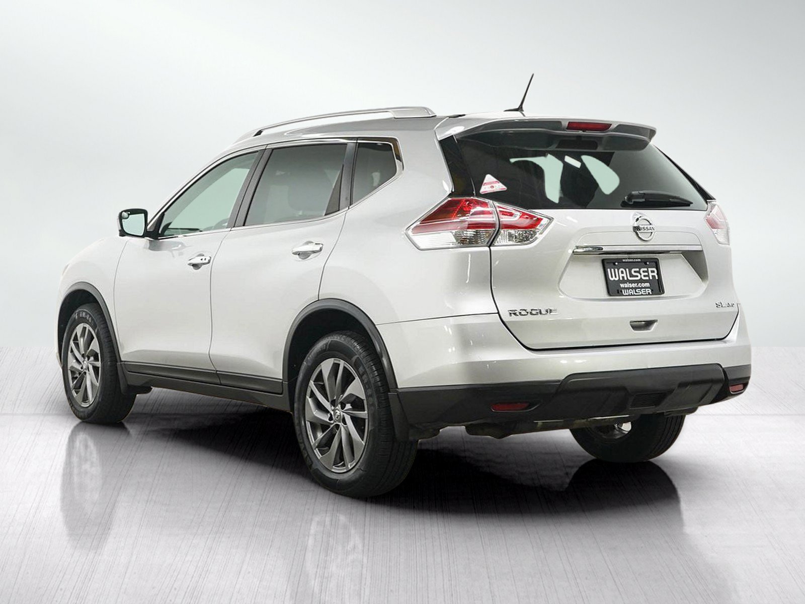 Used 2016 Nissan Rogue SL AWD/4WD image 3