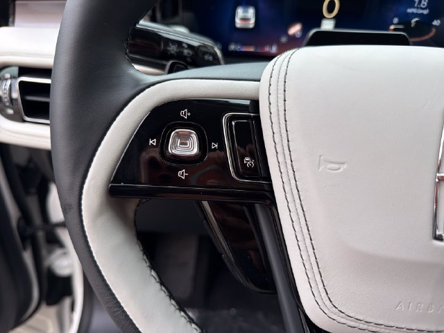 New 2027 Lincoln Aviator AWD image 28