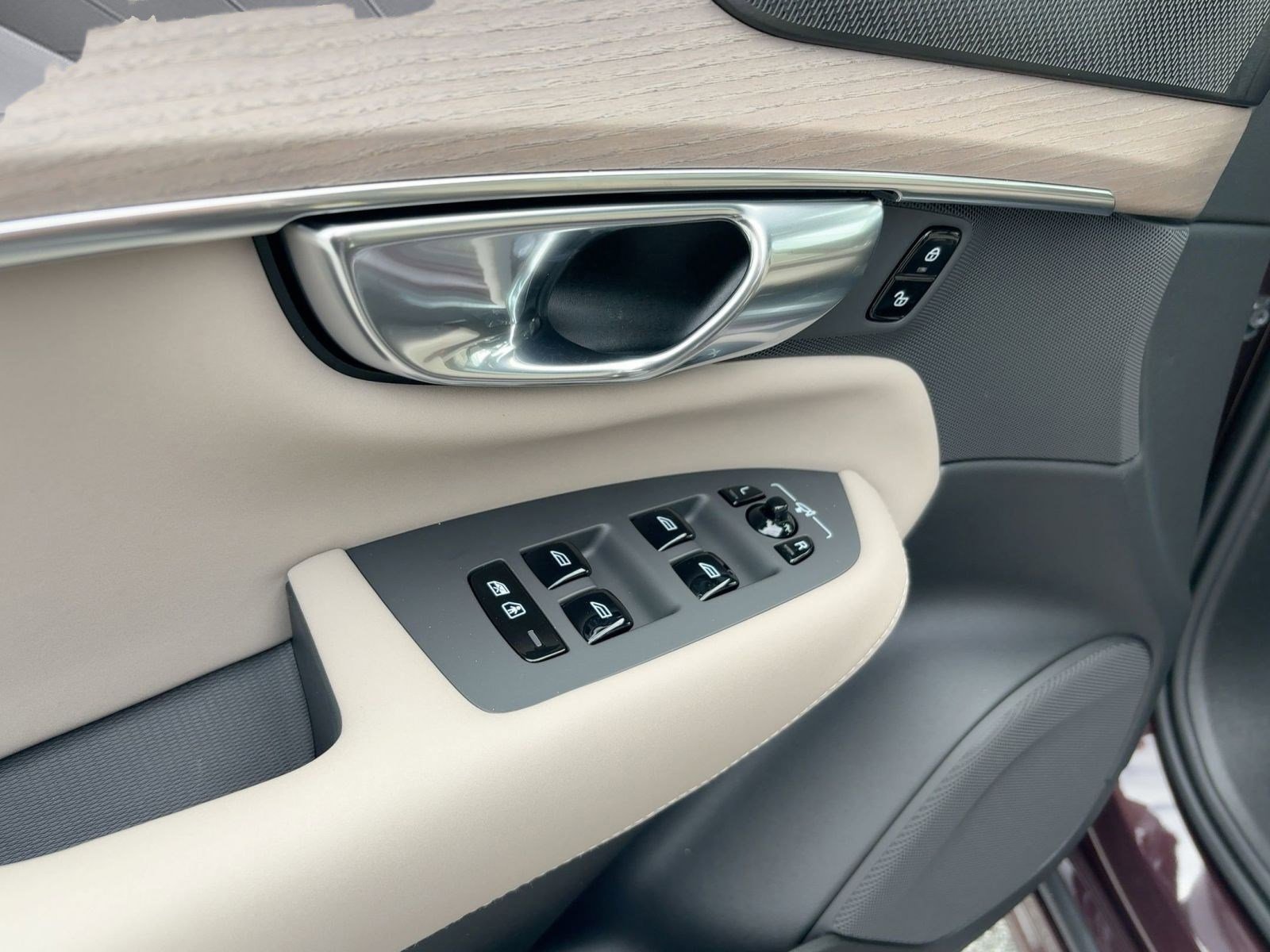 New 2026 Volvo XC90 B6 Plus image 13