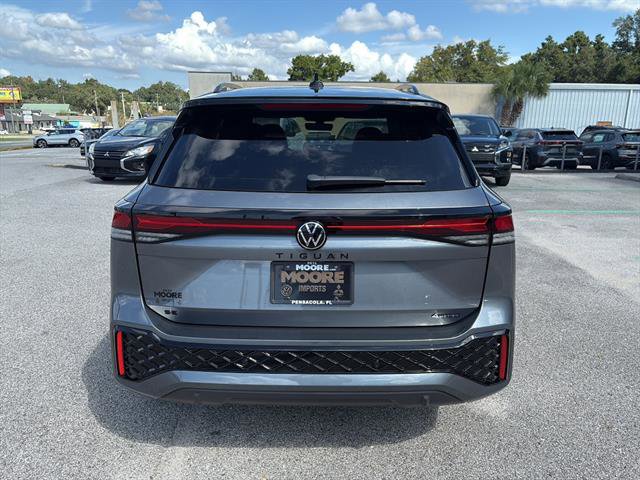 New 2025 Volkswagen Tiguan SE R-Line image 5