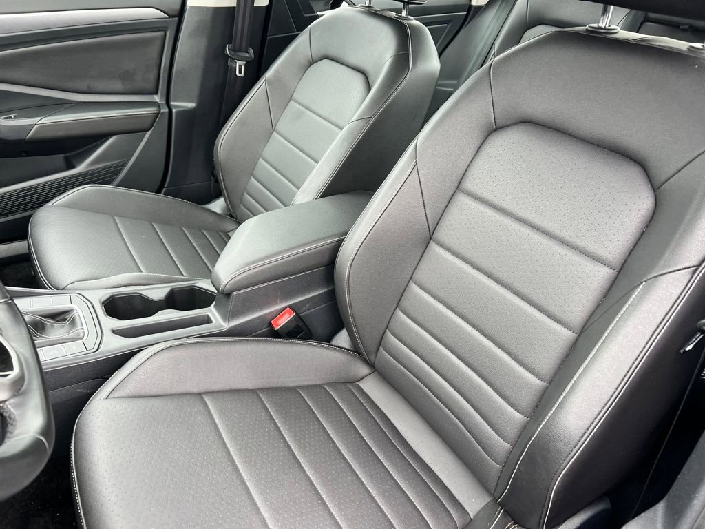 Used 2024 Volkswagen Jetta SE image 10