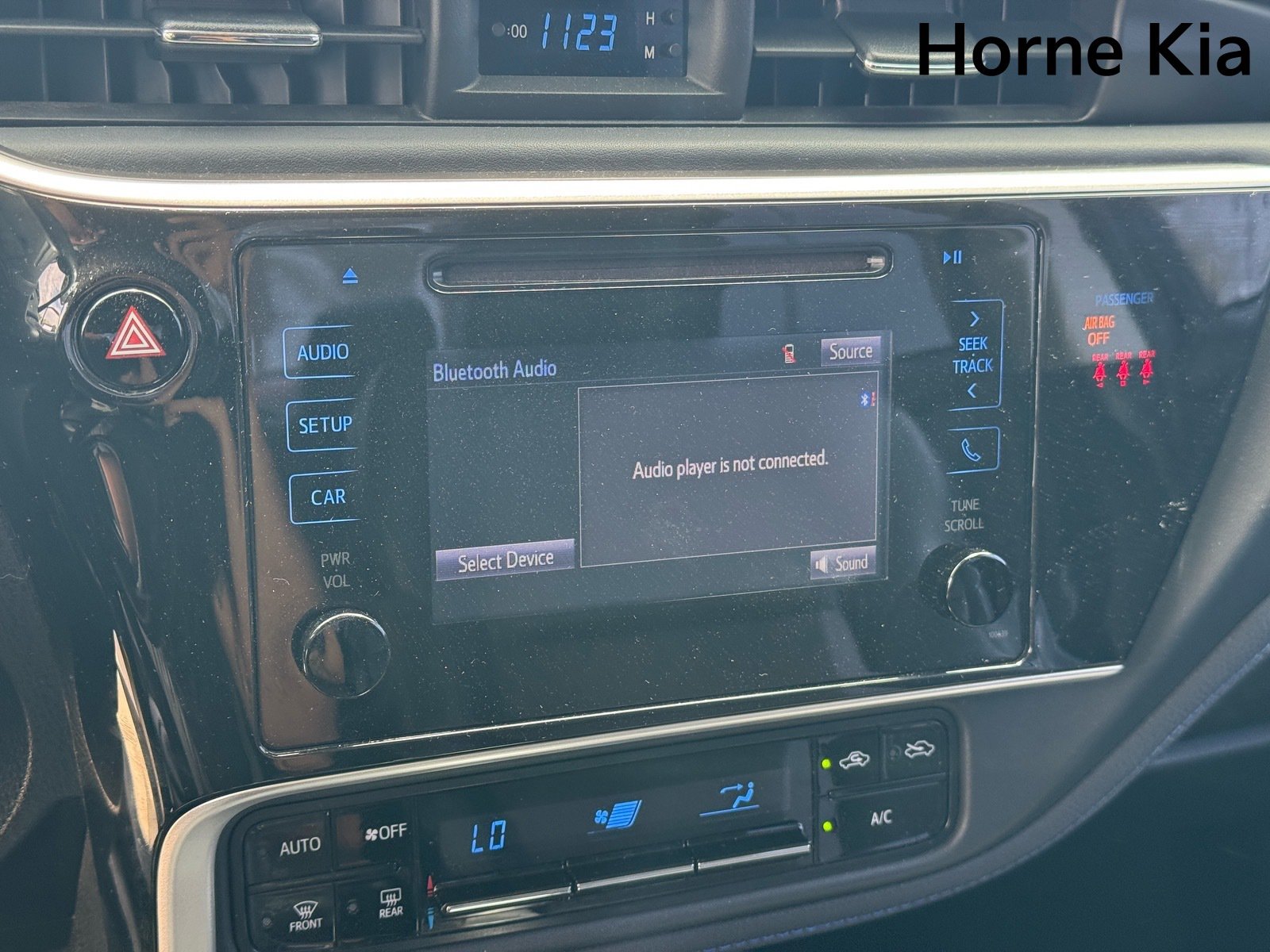 Used 2018 Toyota Corolla SE w/ Carpet Mat Package (TMS) FWD image 21