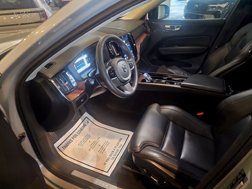 Certified 2024 Volvo XC60 B5 Ultimate w/ Climate Package AWD/4WD image 15