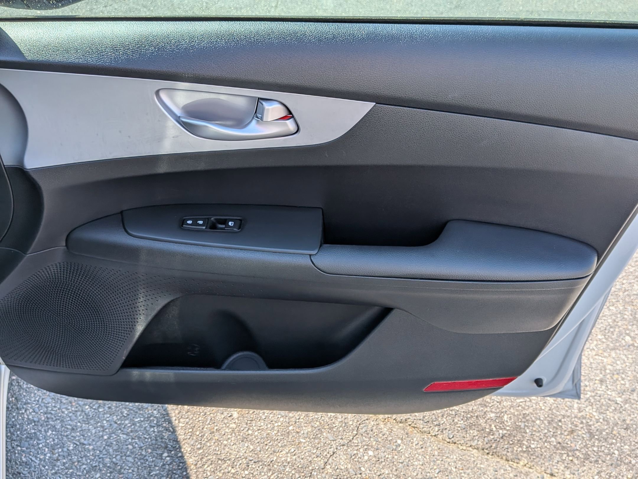 Used 2023 Kia Forte LX image 32