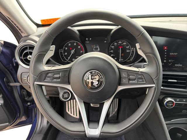 Used 2017 Alfa Romeo Giulia Ti w/ TI 19" Sport Package AWD/4WD image 18