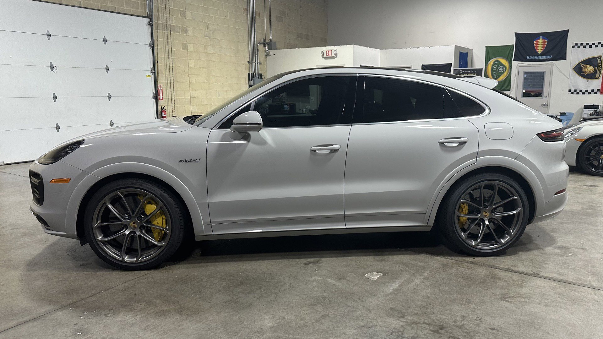 Used 2021 Porsche Cayenne Turbo S image 10