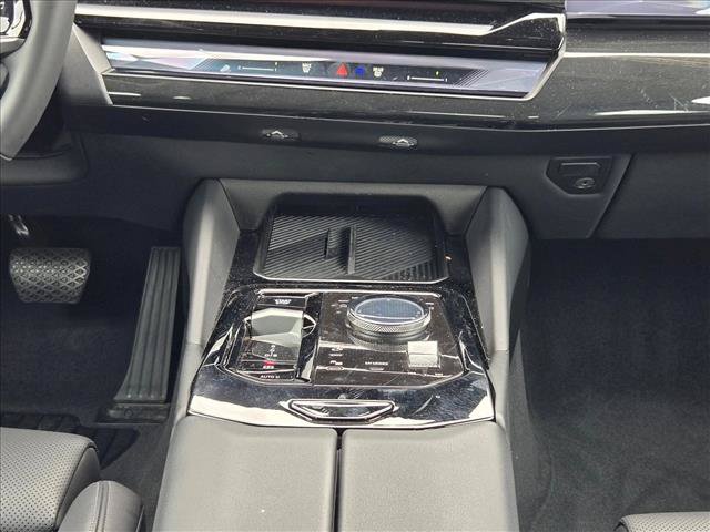Used 2024 BMW i5 eDrive40i RWD image 12