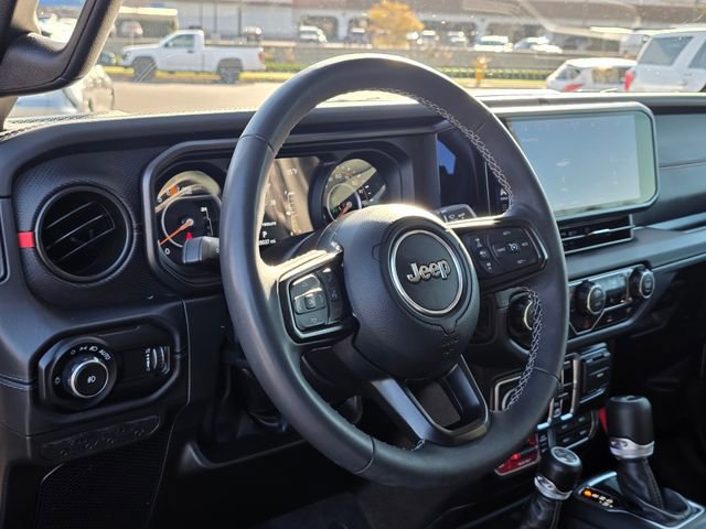 Used 2025 Jeep Wrangler Unlimited Rubicon w/ Convenience Group AWD/4WD image 14