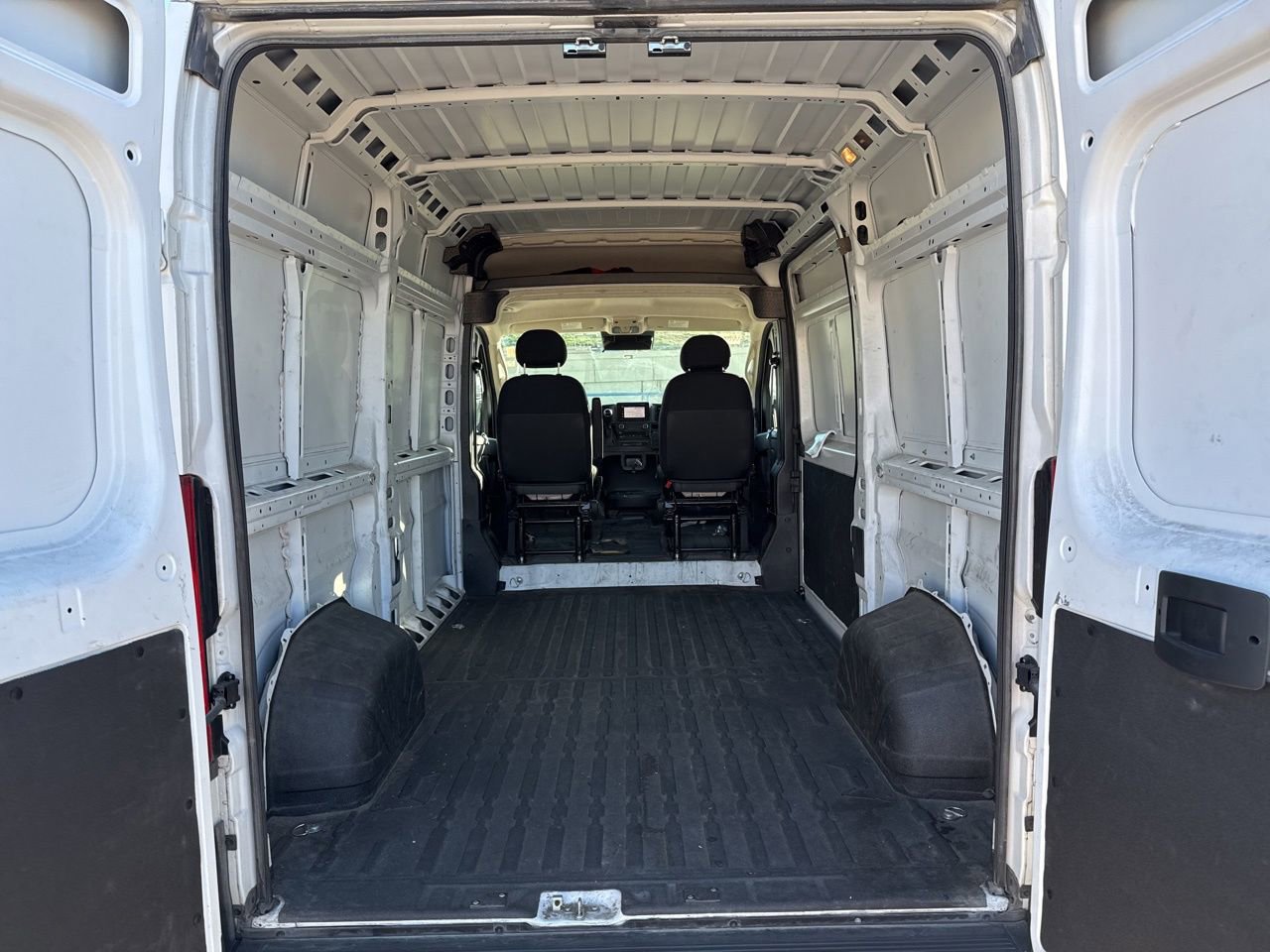 Used 2023 RAM ProMaster 2500 image 8