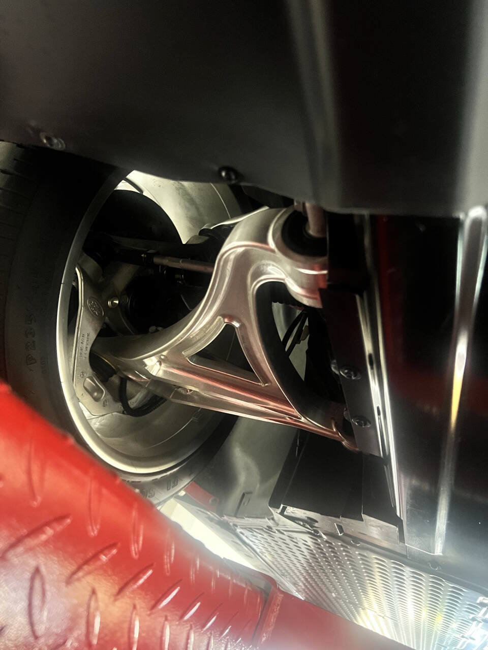 Used 2005 Ford GT RWD image 27
