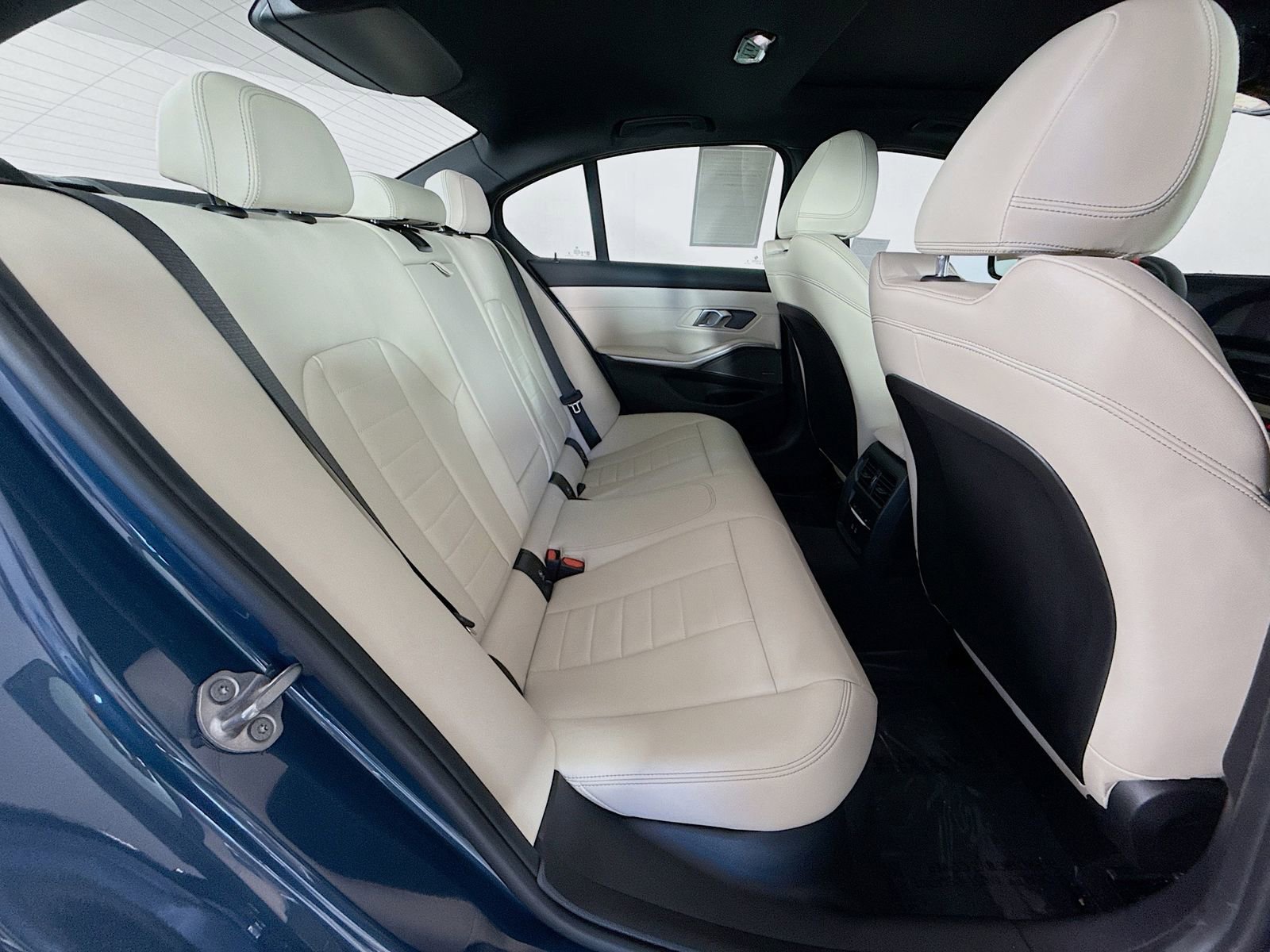 Used 2025 BMW M340i w/ Premium Package image 29