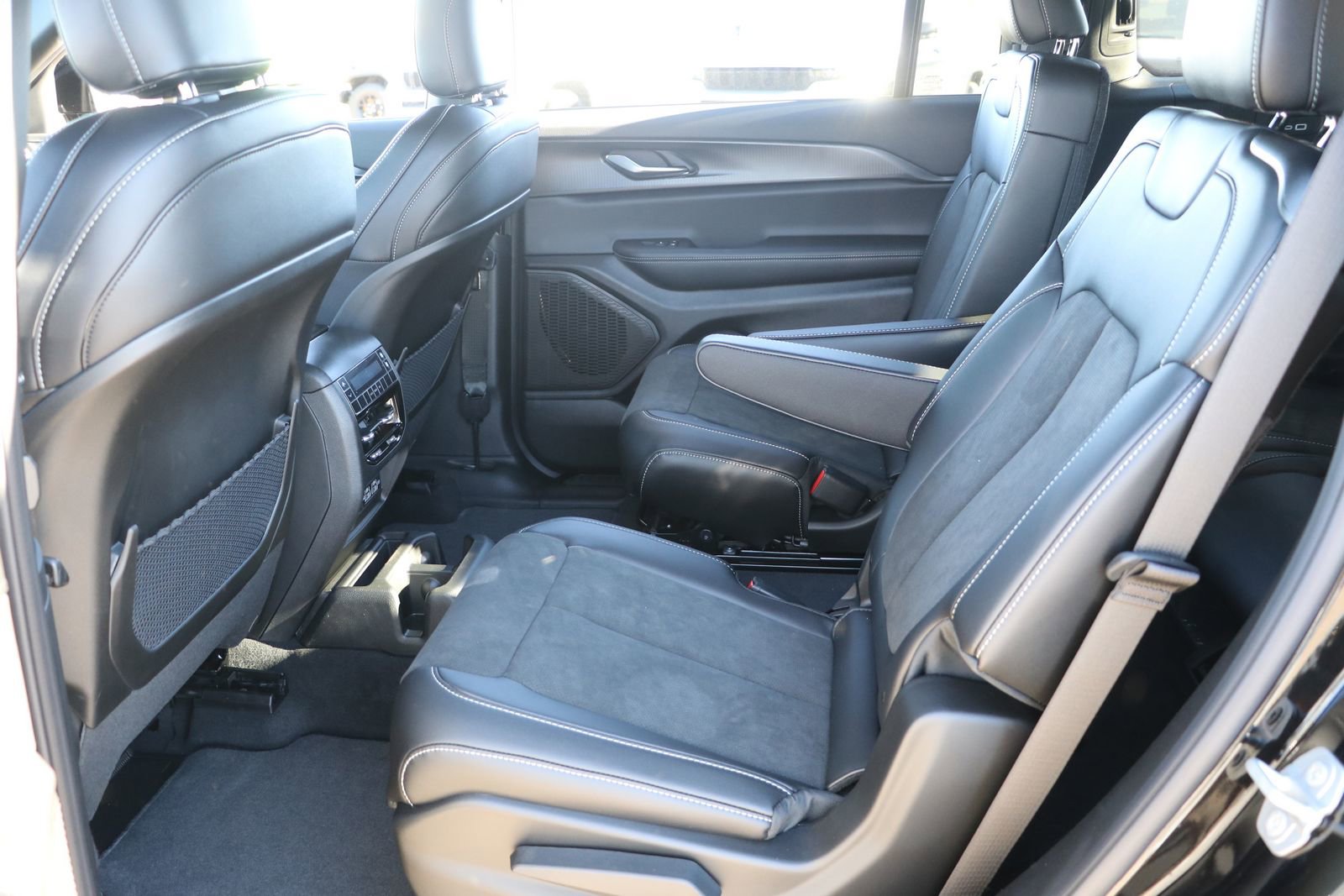 New 2025 Jeep Grand Cherokee L Laredo AWD/4WD image 25