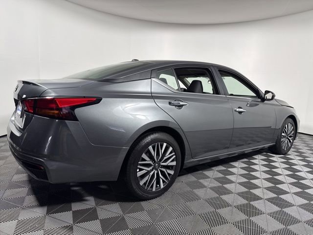 Used 2025 Nissan Altima 2.5 SV image 8