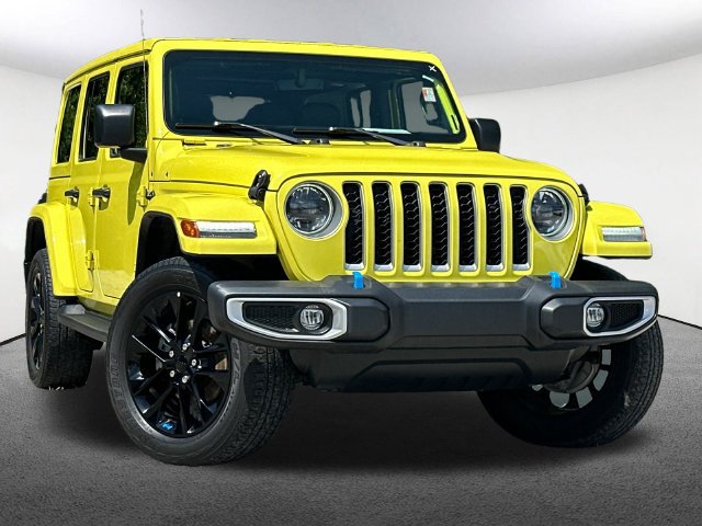 Used 2023 Jeep Wrangler Unlimited Sahara w/ Cold Weather Group AWD/4WD image 2