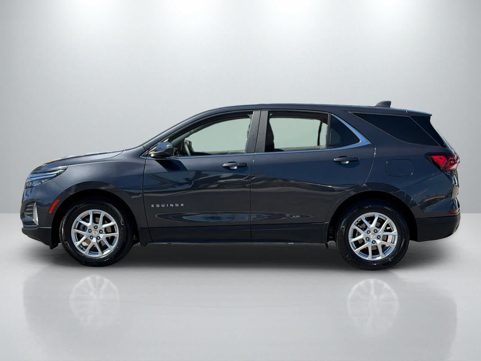 Used 2023 Chevrolet Equinox LT FWD image 2