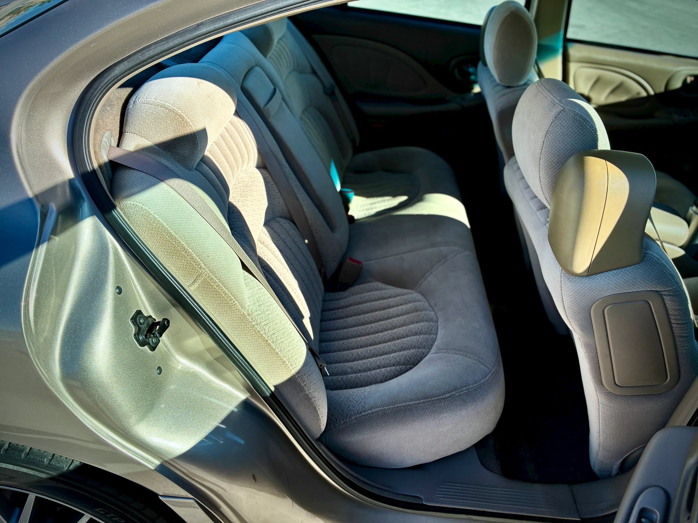 Used 2003 Pontiac Bonneville SLE FWD image 36