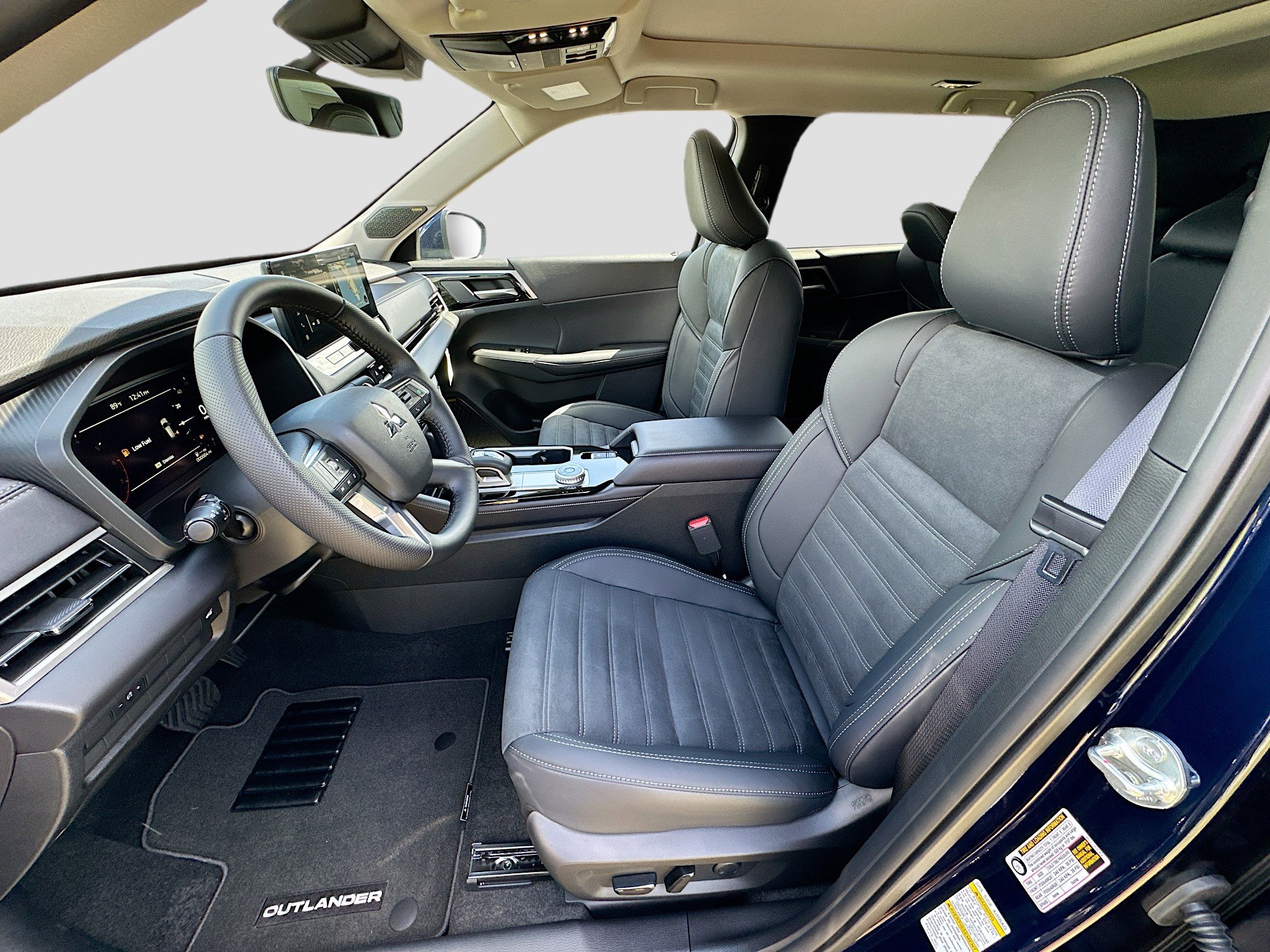 New 2025 Mitsubishi Outlander SE image 15