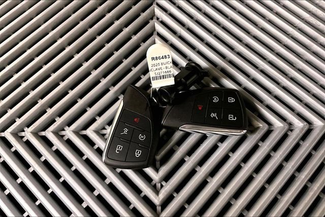 Used 2025 Buick Enclave Avenir w/ Super Cruise Package image 10