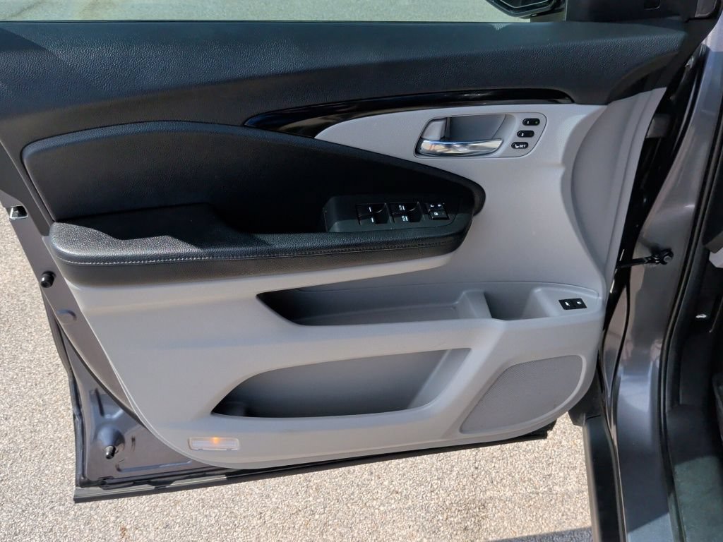 Used 2022 Honda Pilot Touring image 11