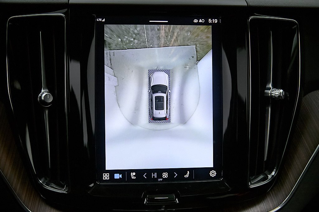 Certified 2023 Volvo XC60 T8 Plus w/ Climate Package image 28