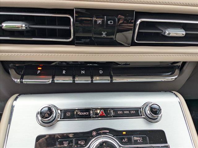 Used 2023 Lincoln Aviator AWD w/ Class IV Trailer Tow Package image 12