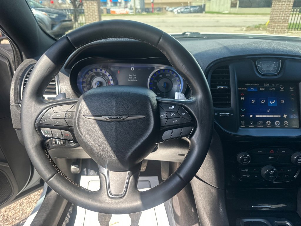 Used 2016 Chrysler 300 S image 27