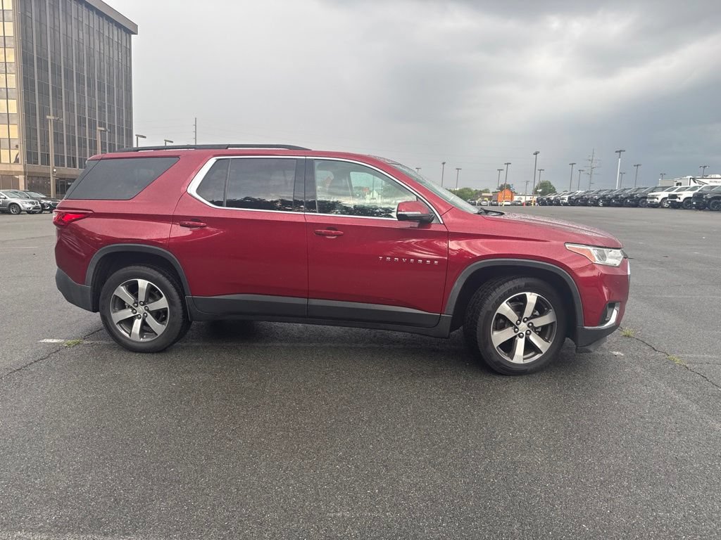 Used 2019 Chevrolet Traverse LT w/ LT Premium Package AWD/4WD image 3