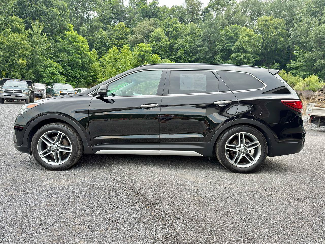 Used 2017 Hyundai Santa Fe Limited FWD image 4