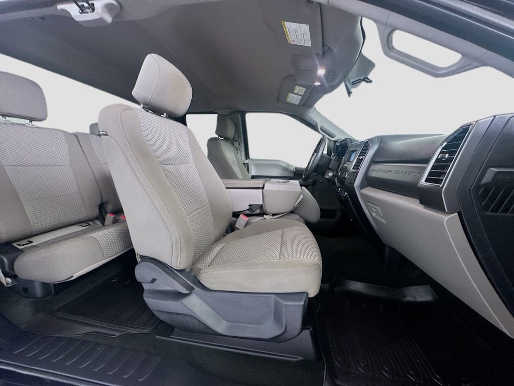 Used 2017 Ford F350 XLT w/ Camper Package image 18