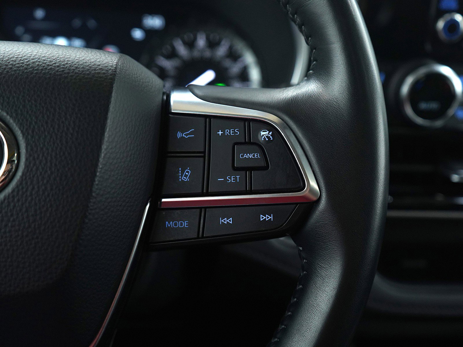 Used 2020 Toyota Highlander XLE image 30