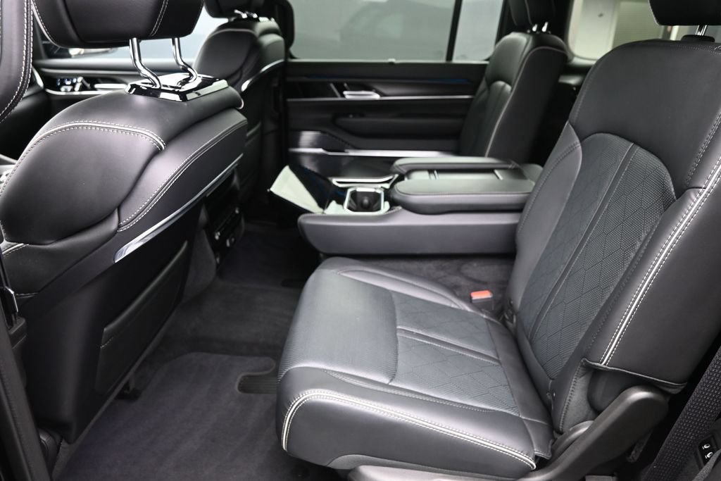 Used 2024 Jeep Grand Wagoneer Series II Obsidian w/ Quick Order Packagew 28T AWD/4WD image 17