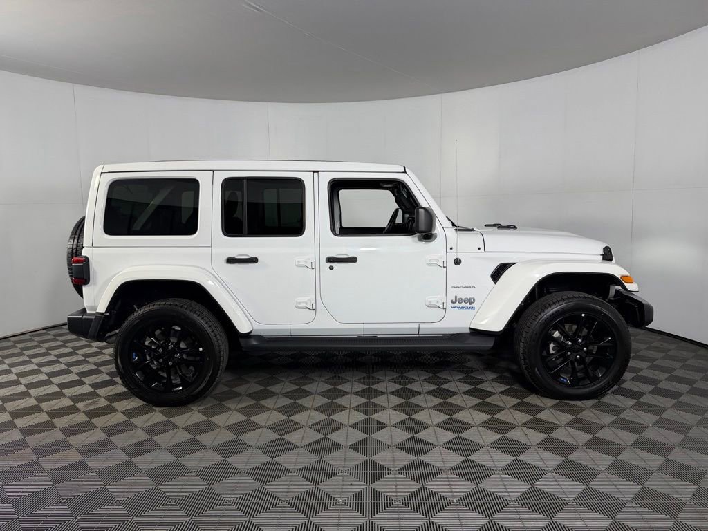 Used 2022 Jeep Wrangler Unlimited Sahara w/ Cold Weather Group AWD/4WD image 7